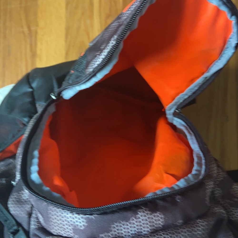 Under armor back pack - Picture 6 of 6